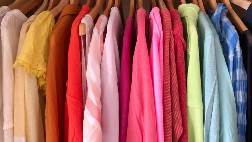 Comment éliminer les taches des chemises colorées